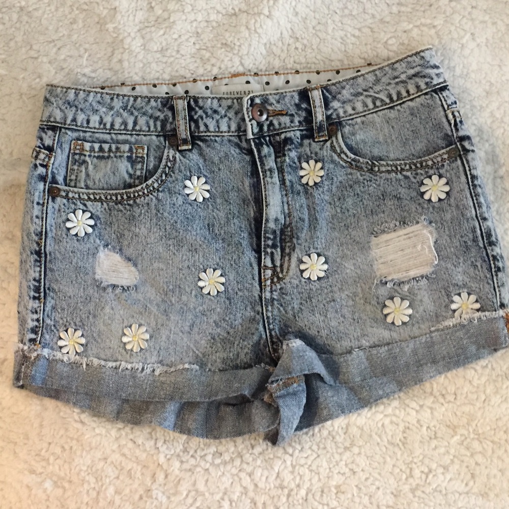 High-waisted Daisy short shorts